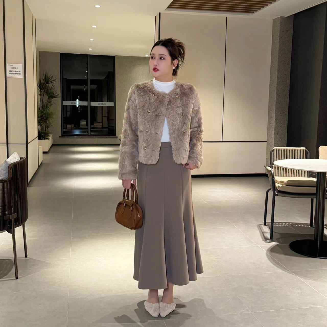 微胖温柔【日杂周刊】气质设计感显瘦洋气皮毛一体外套WR9055