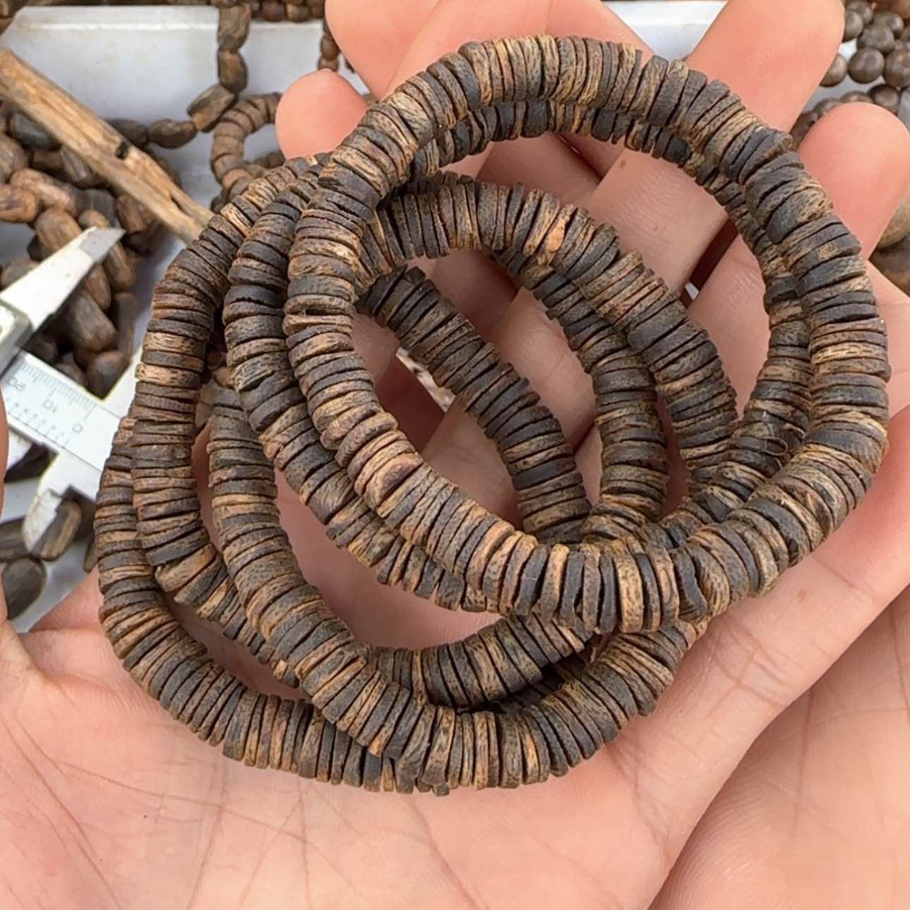 【闪购商品】沉香手串单圈沉水片珠7克多样性发一条