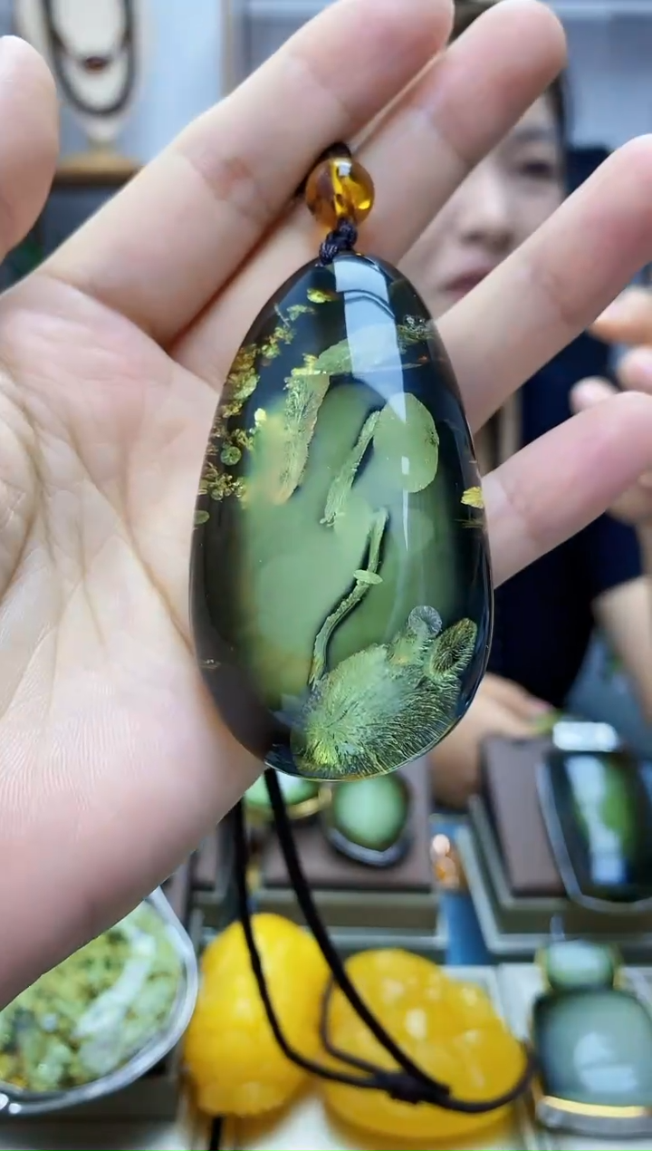 【闪购商品】琥珀裸石未镶嵌琥珀吊坠