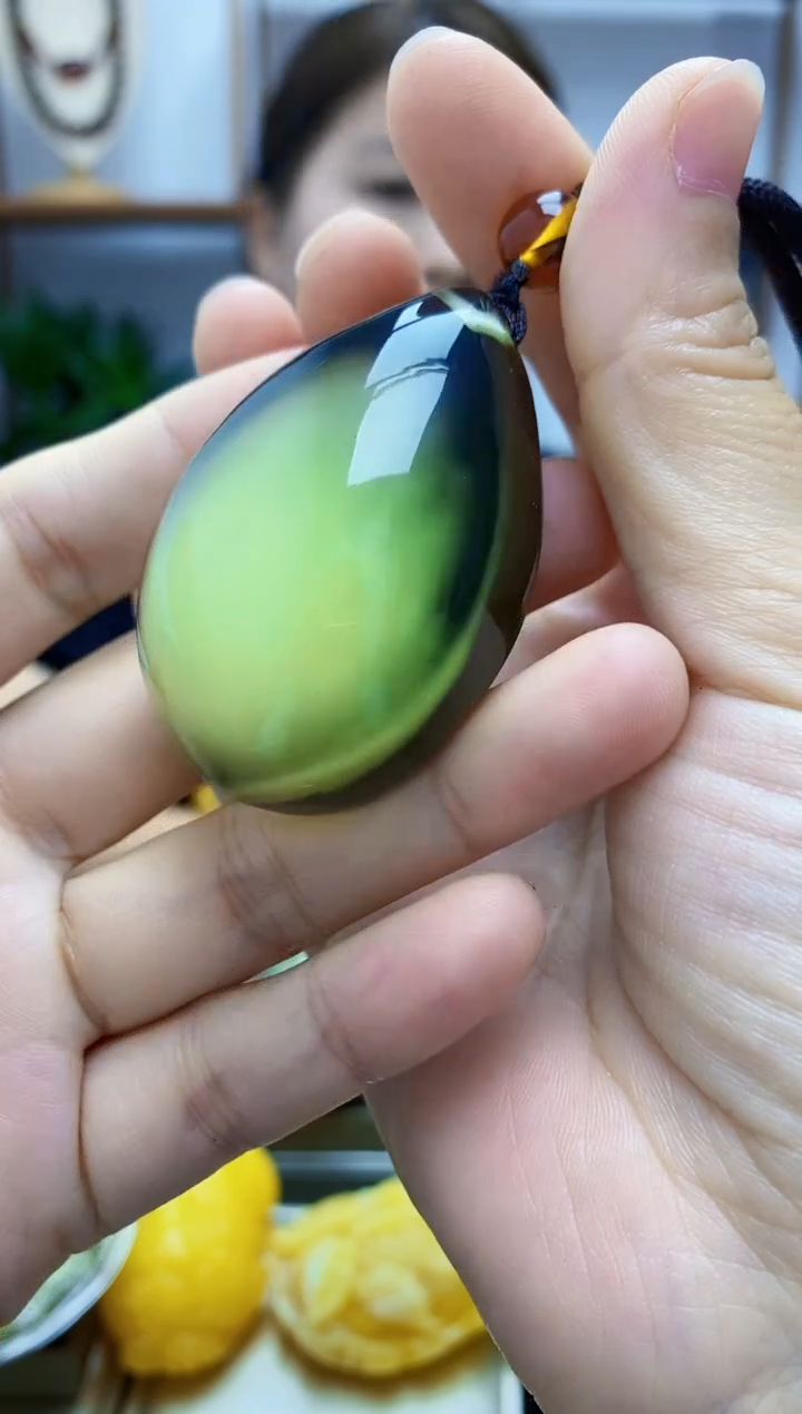 【闪购商品】琥珀裸石未镶嵌琥珀吊坠