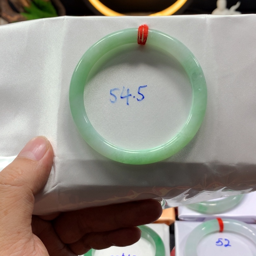 【闪购商品】翡翠手镯未镶嵌以***，