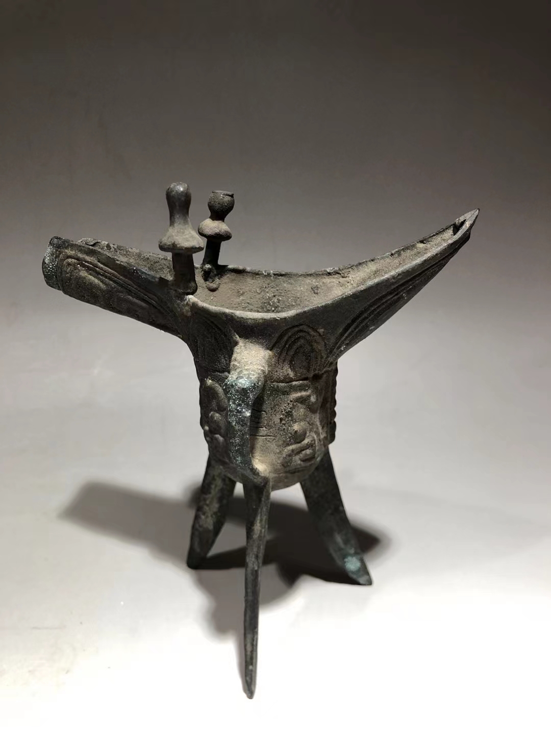 到代青铜爵有铭文