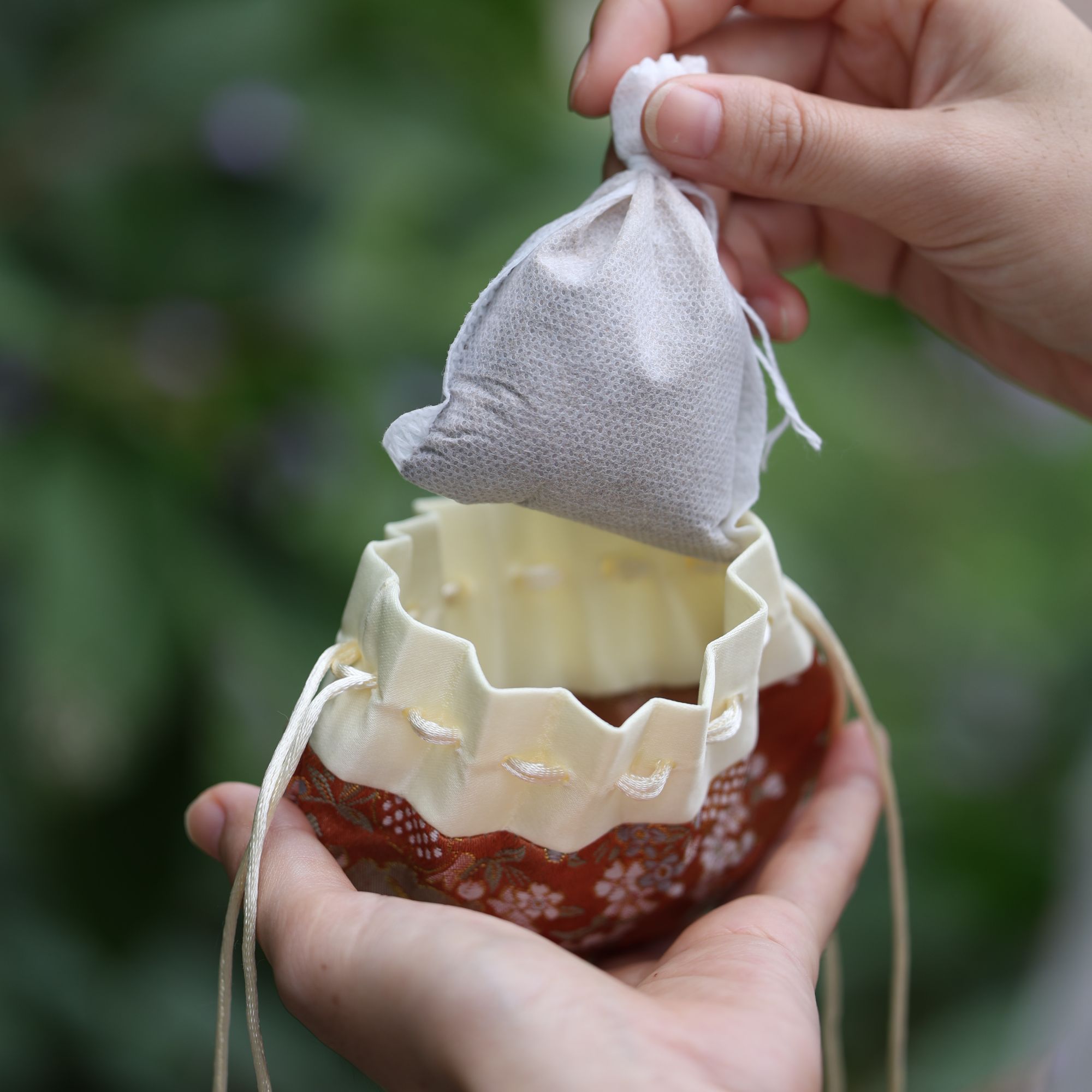 【百晓生】古方配制「息肌丸香粉包」古香古色 身轻如燕 25克装