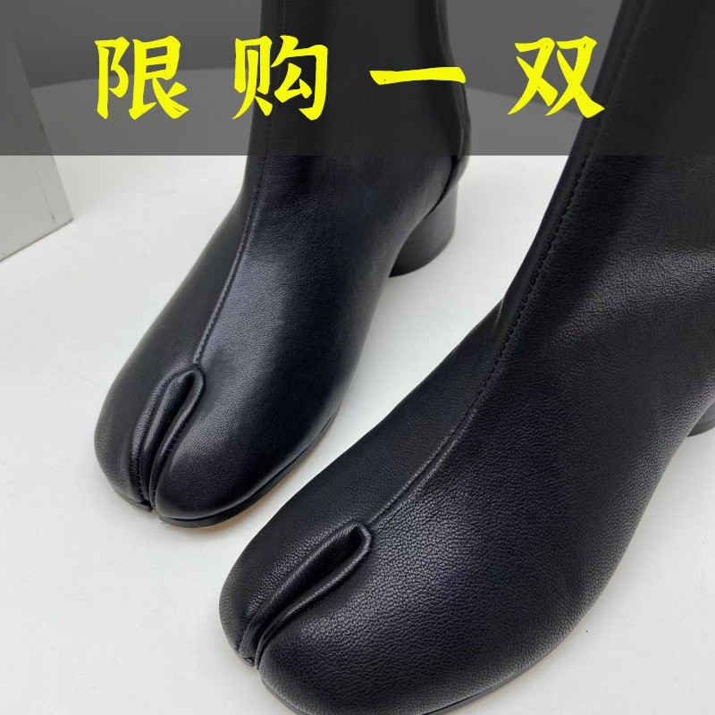 百丽纯爱（偏大一码）潮流复古分趾粗跟一脚蹬短靴女鞋A-4426—