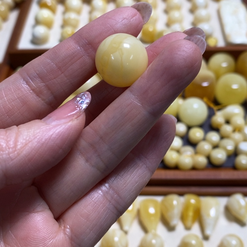 【闪购商品】蜜蜡裸石未镶嵌猩***星