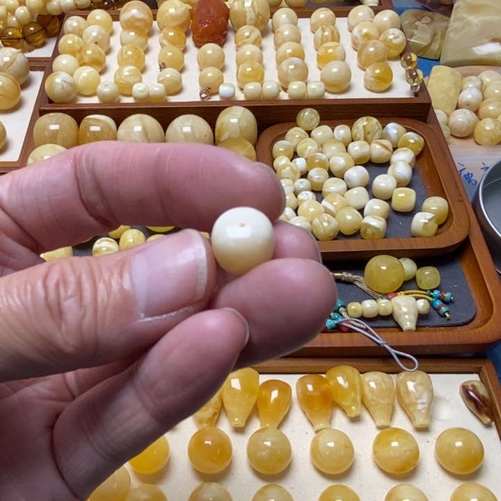 蜜蜡琥珀画未镶嵌余*