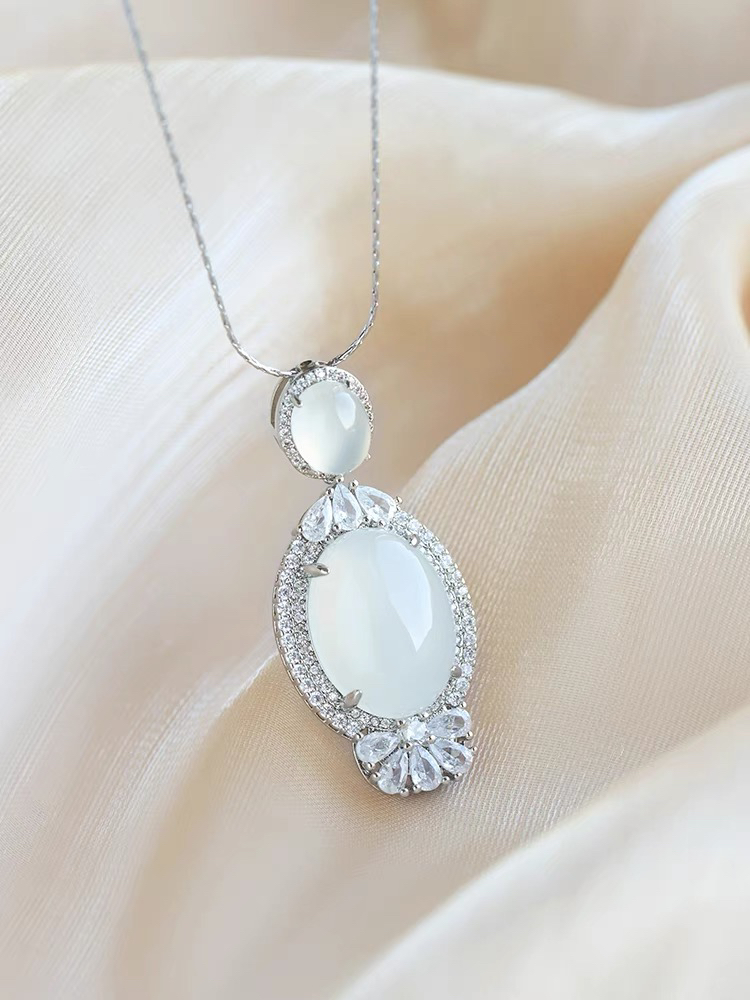 铜合金合成锆石吊坠 新中式冰透纯欲项链设计感高级感吊坠锁骨链