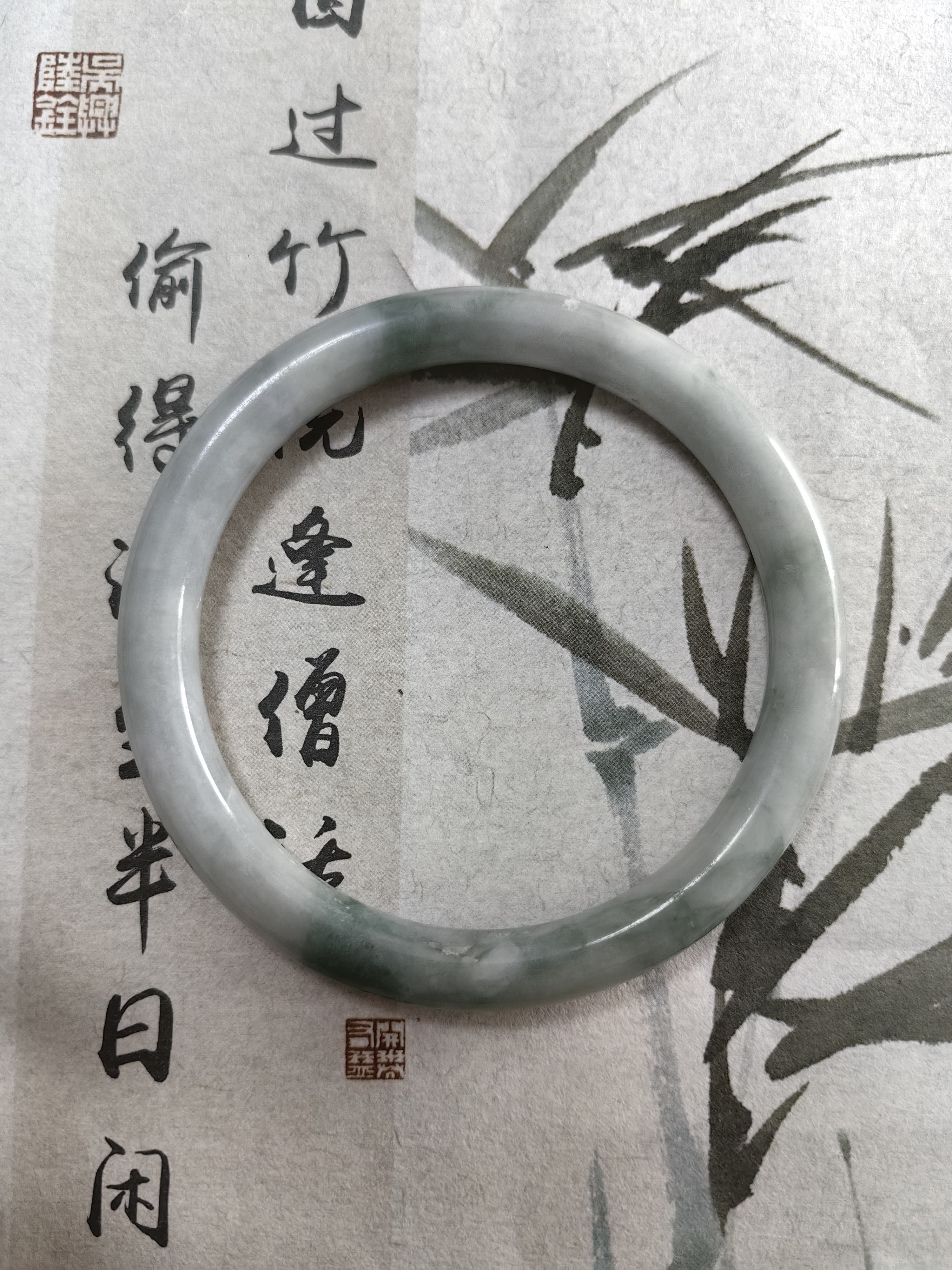 W955缅甸飘蓝花小细圆条翡翠手镯