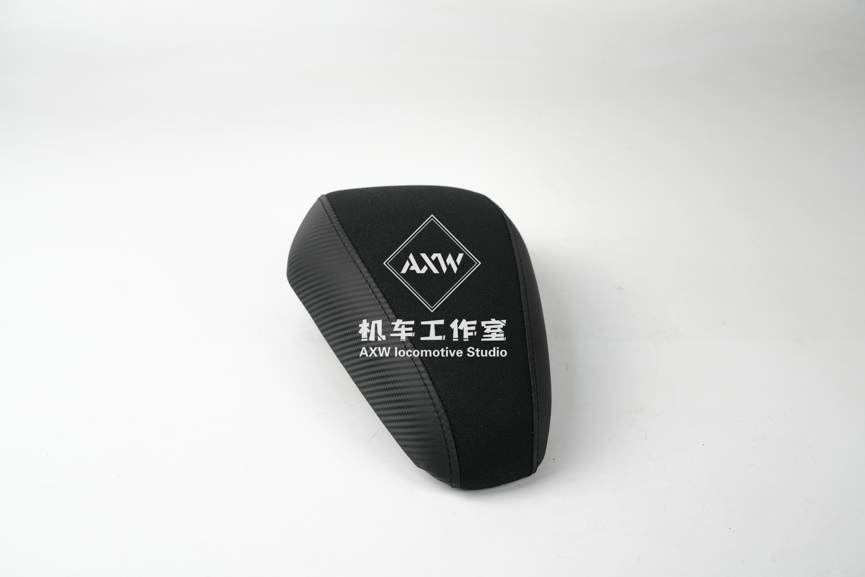 春风675SR后坐垫，加厚防滑磨砂设计，黑色，舒适度提升，适合春风675