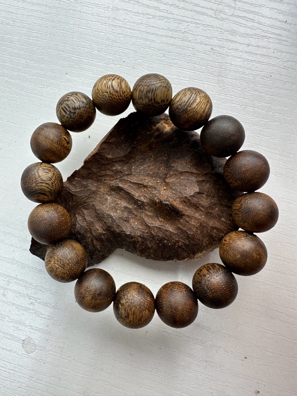 沉香天然种植沉香卡1.4规格15克➕99沉16颗珠子