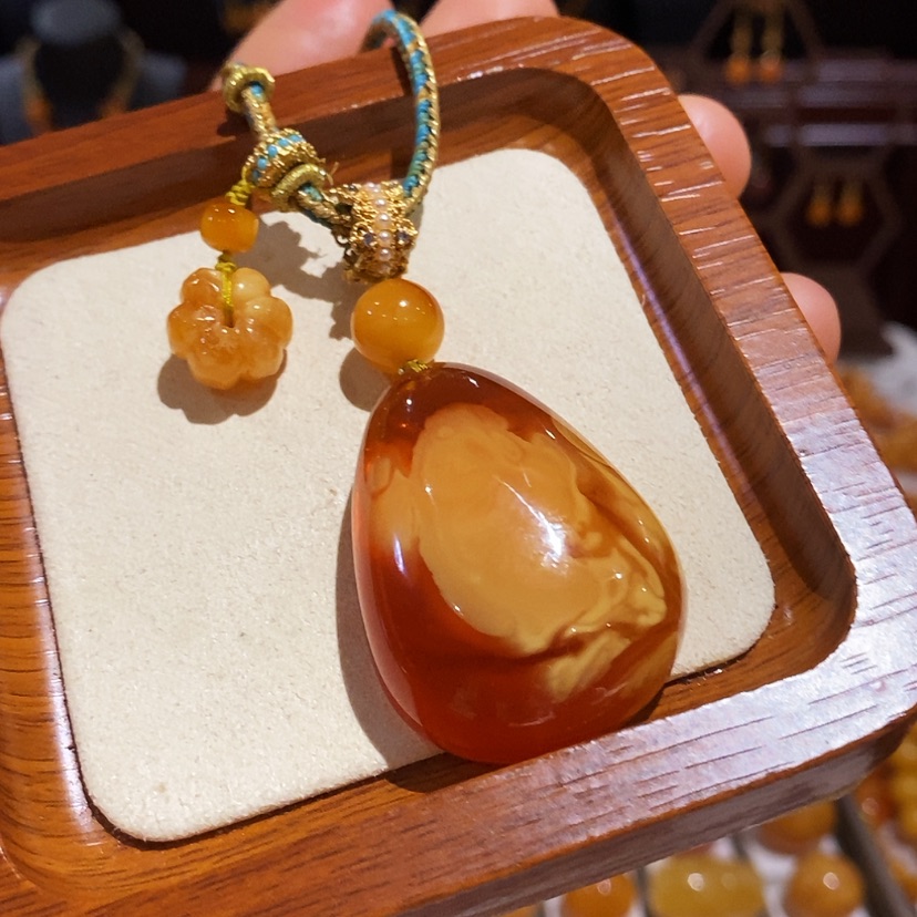 【闪购商品】蜜蜡颈饰未镶嵌圣**爷