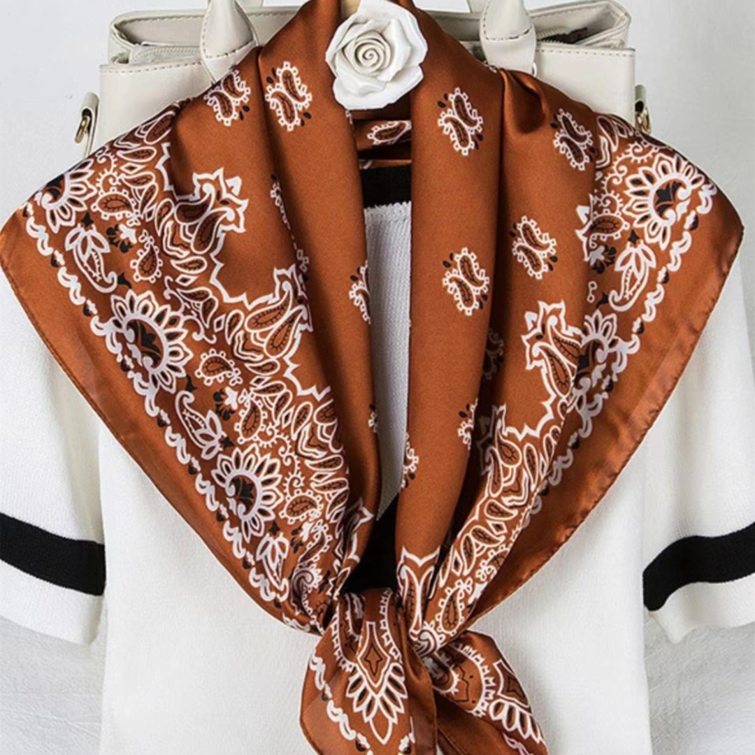 百搭腰果花棕色70丝巾