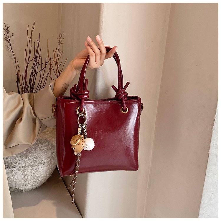 新款时尚简约大容量单肩包潮流气质百搭女士斜挎包7070红