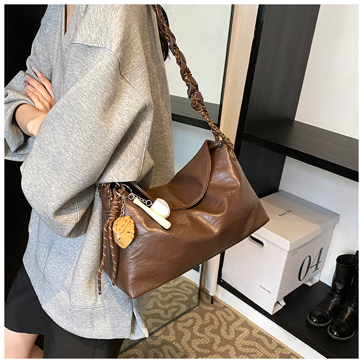2024新款时尚高级感小众质感百搭单肩包斜挎包7546咖色