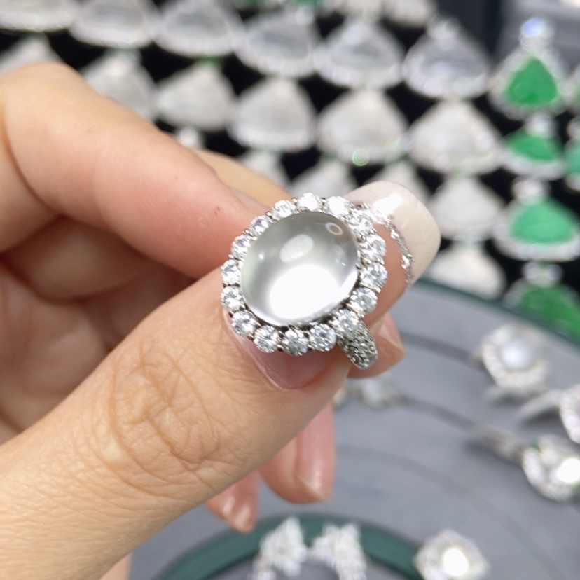 【闪购商品】石英质玉戒指银S925镶嵌元****宝