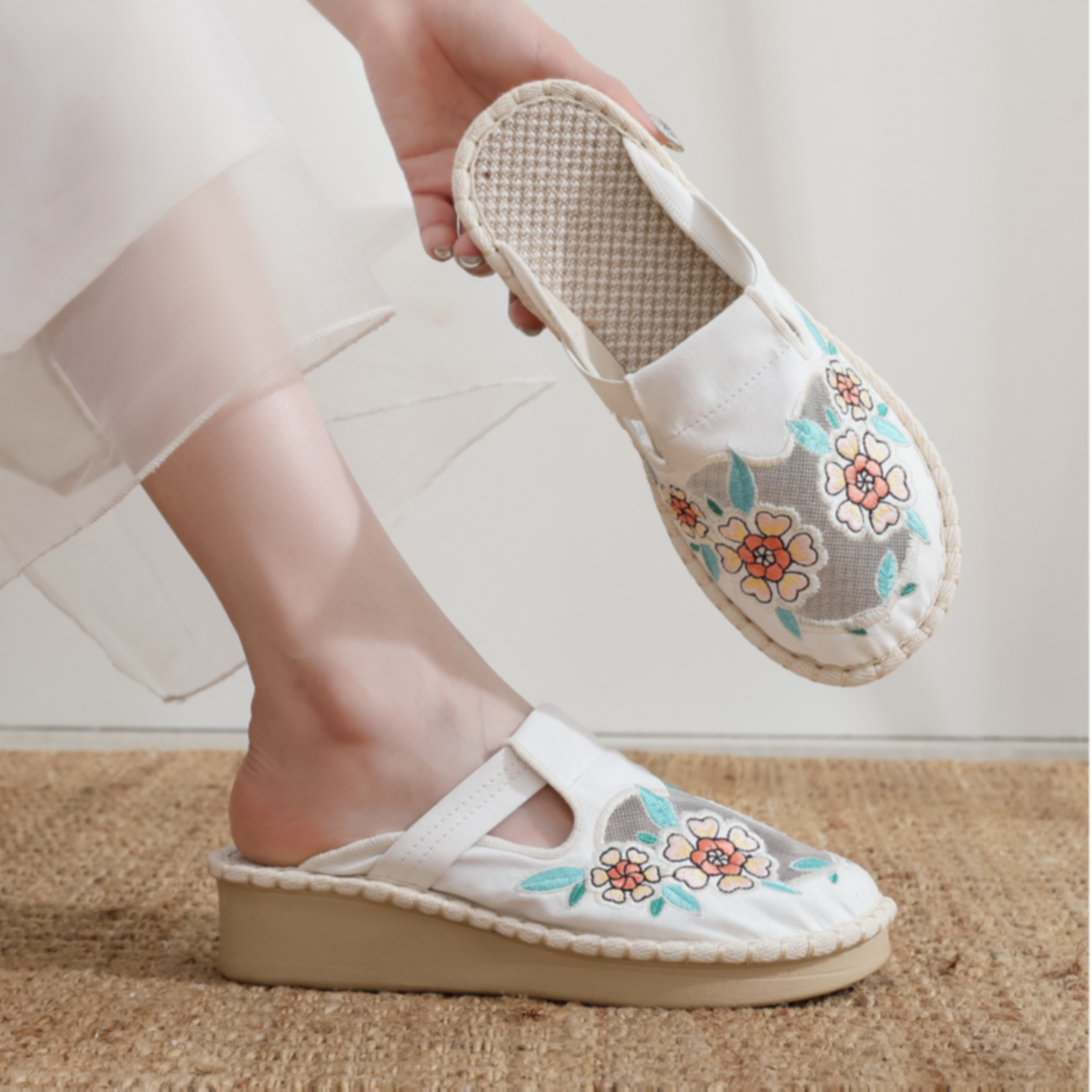 滇韵【夏季新款】国风手工女款立体刺绣镂空网纱拖鞋