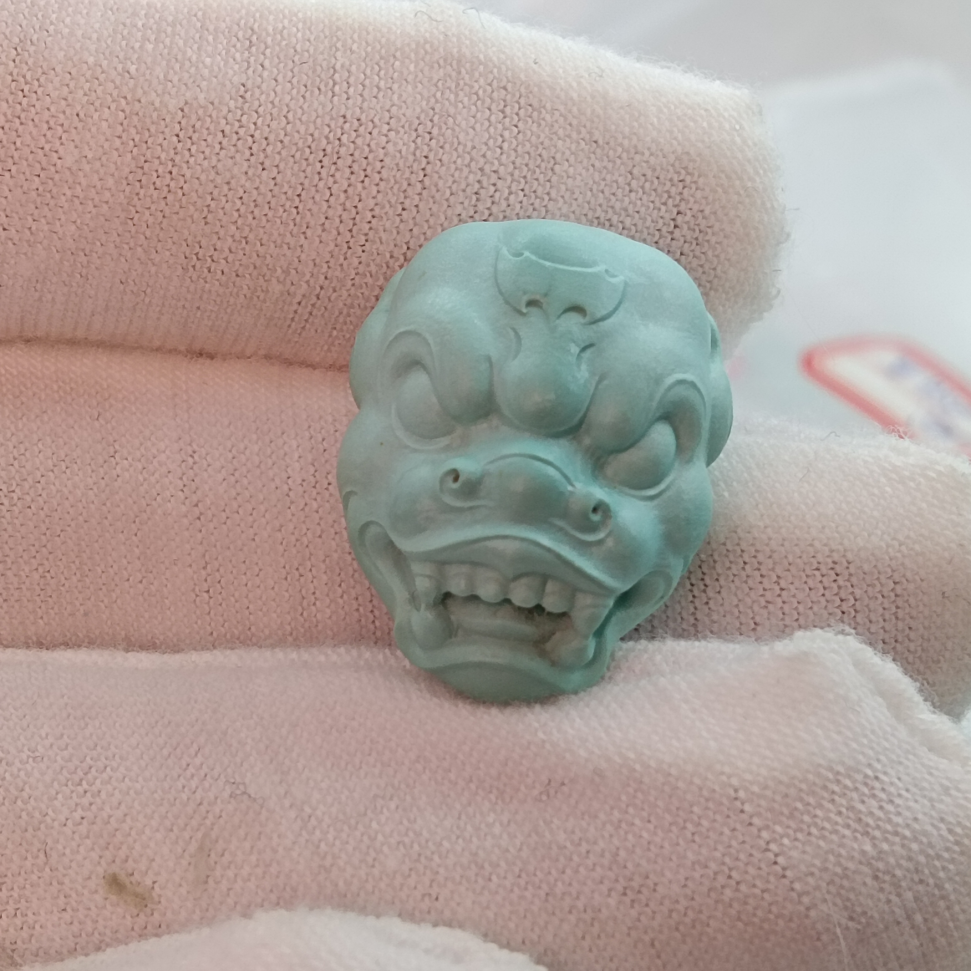 原矿绿松石高瓷精雕兽面