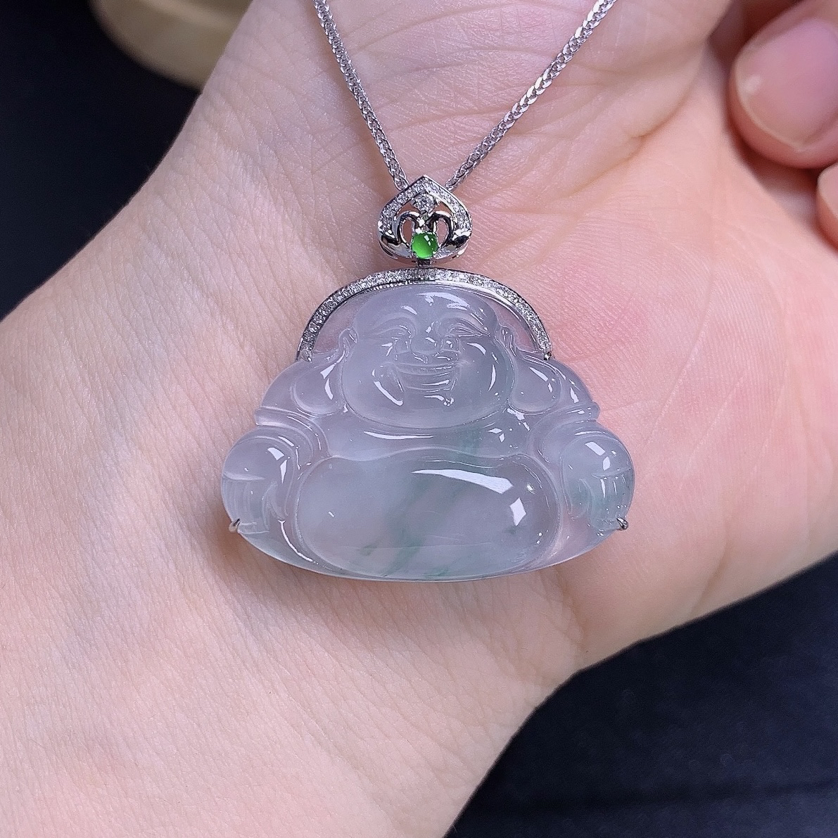 缅甸天然A货翡翠镶嵌18k金冰种飘绿花大佛公吊坠一刀切33×33×7