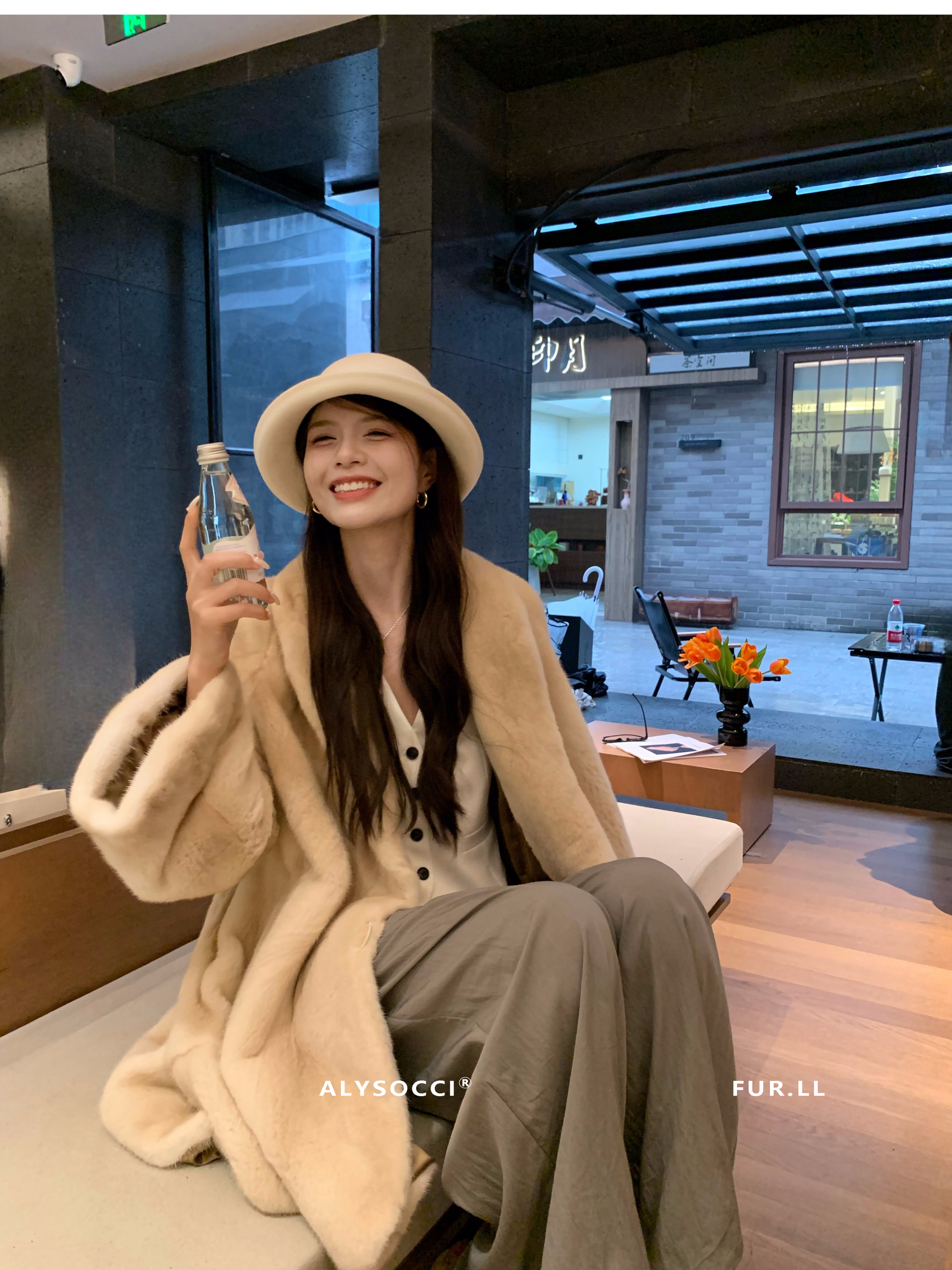 SOCCI速喜「半糖主义」喇叭袖青果领丹麦紫金天鹅绒短二水貂外套女