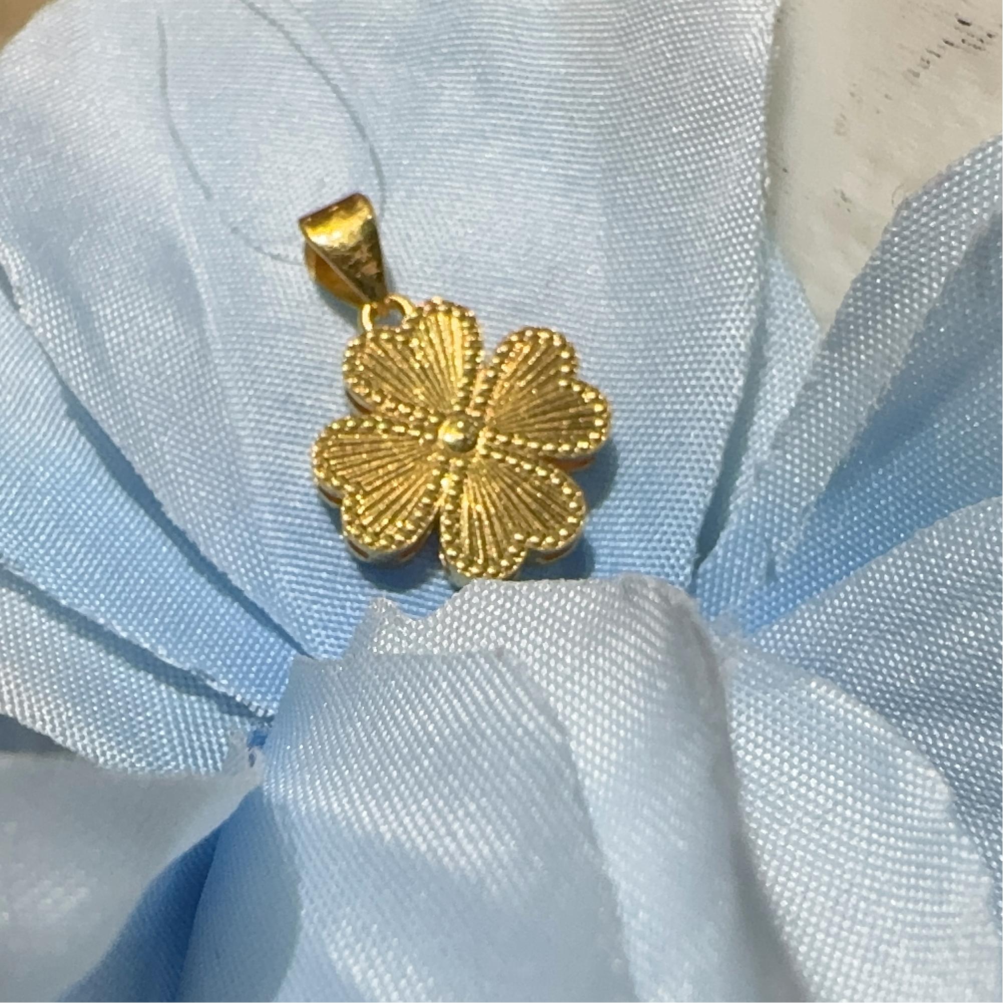 Chow Tai Seng/周大生周大生心形鱼鳞爆闪吊坠