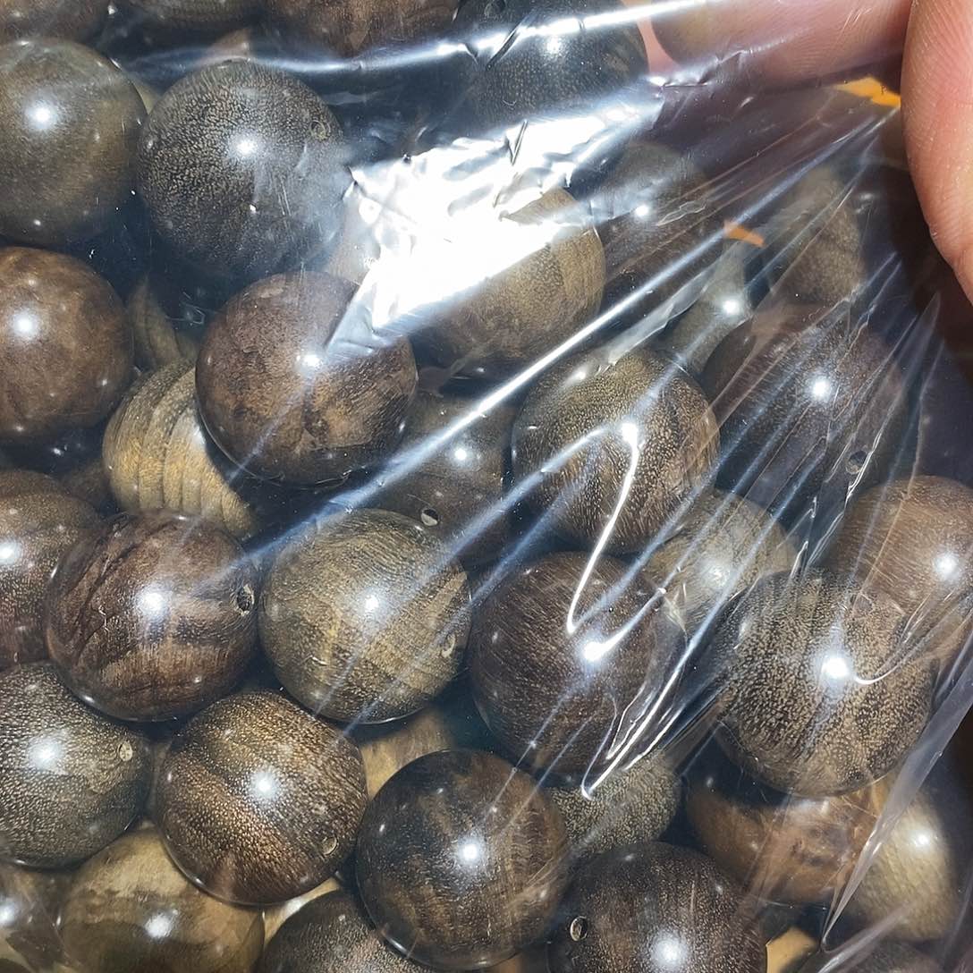 金丝楠家***兴瑕疵珠2.0散珠1斤3两