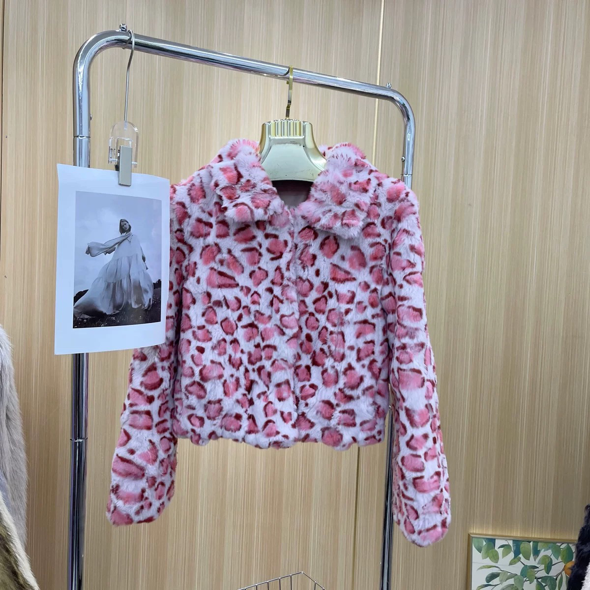 粉豹纹翻领短款时尚保暖毛毛外套女