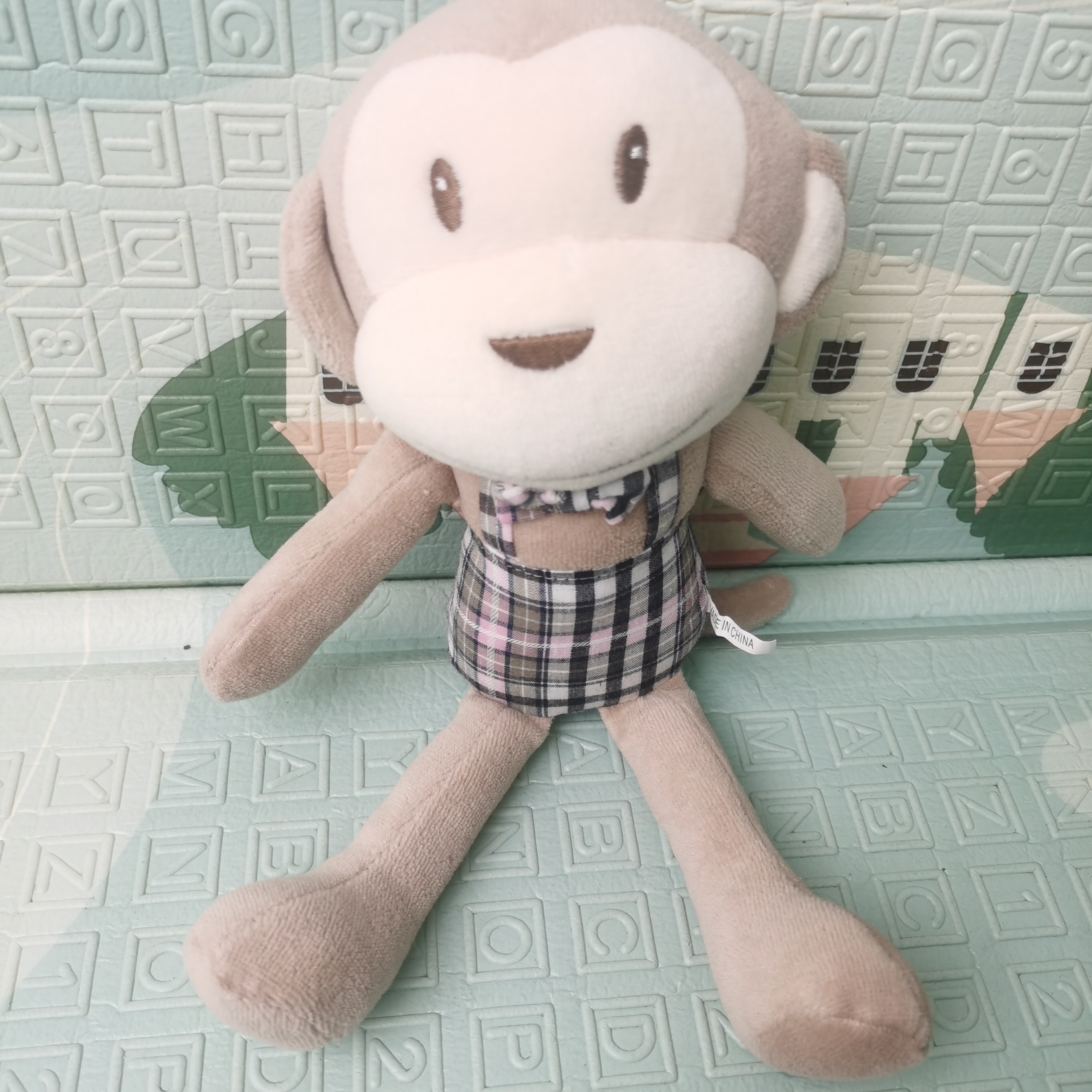  毛绒格子衫小猴