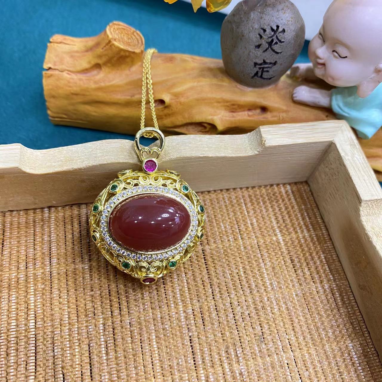珍品牛血红如意锁吊坠多样性发货