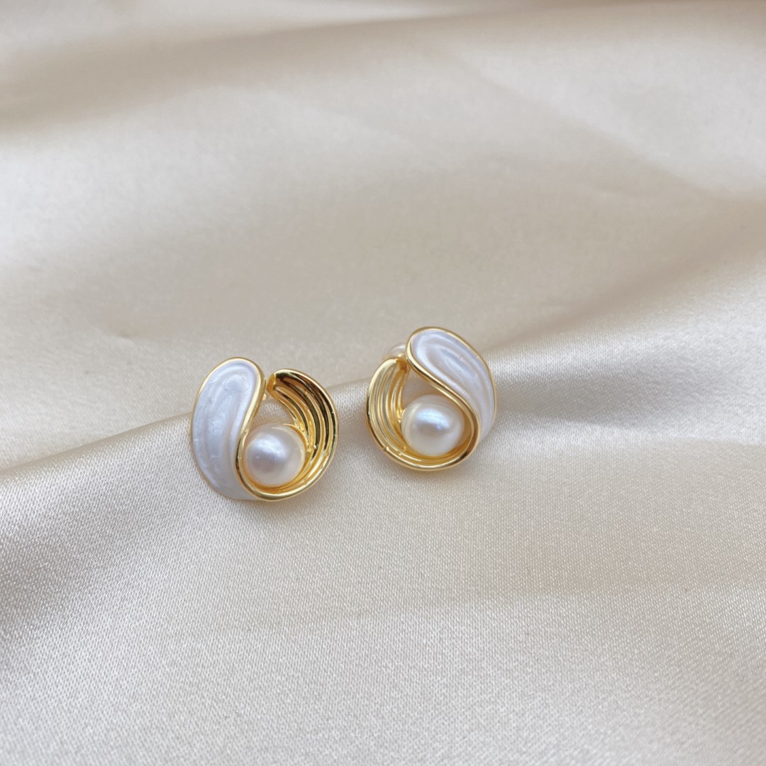 LH396【富家千金珍珠耳钉】气质轻奢复古小众简约时尚百搭小巧精致