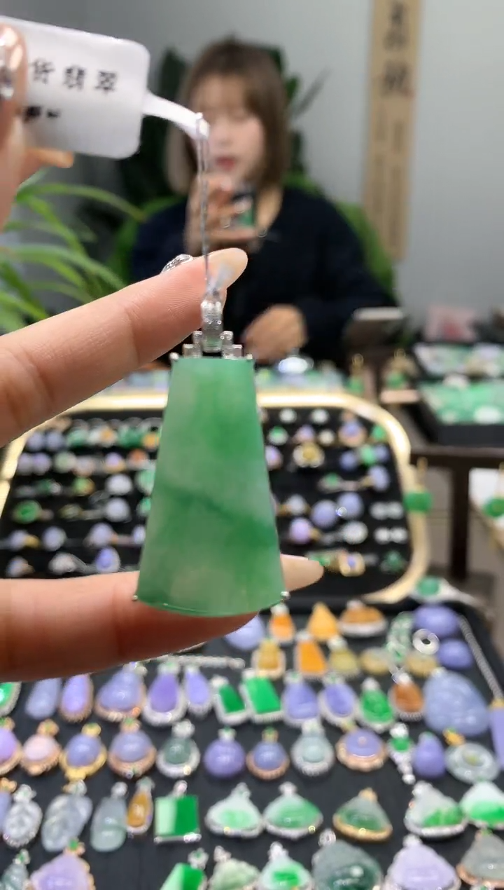 【闪购商品】翡翠颈饰18K金镶嵌无事牌