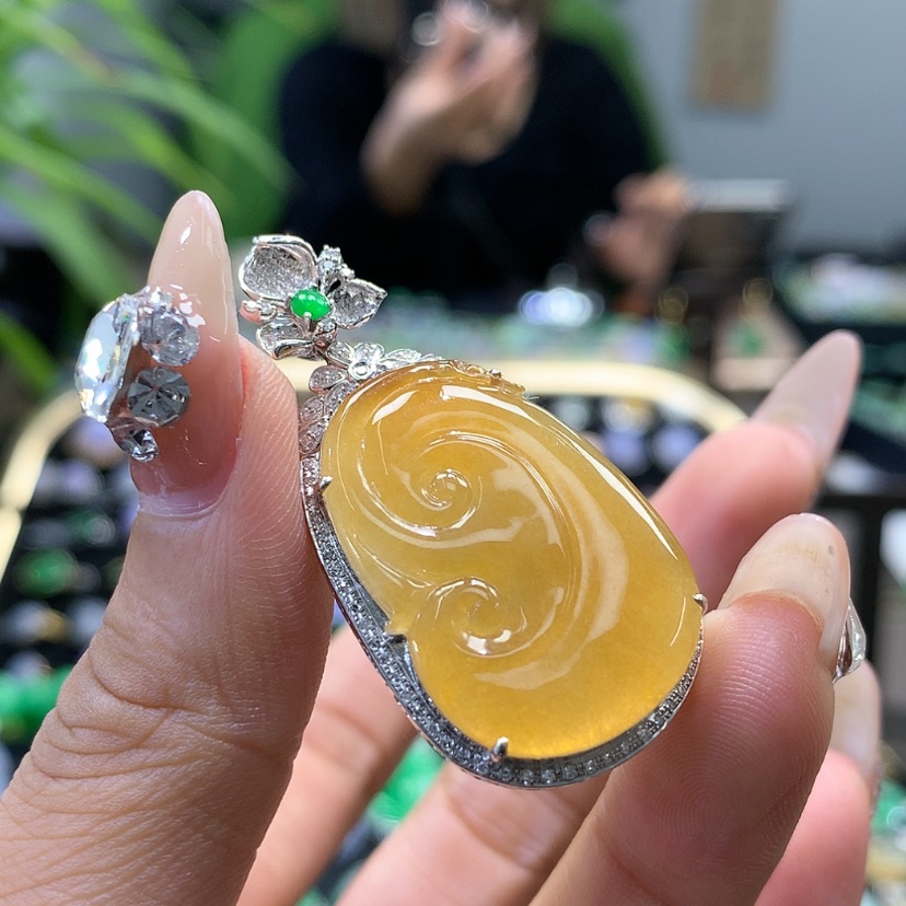 【闪购商品】翡翠颈饰18K金镶嵌最***线