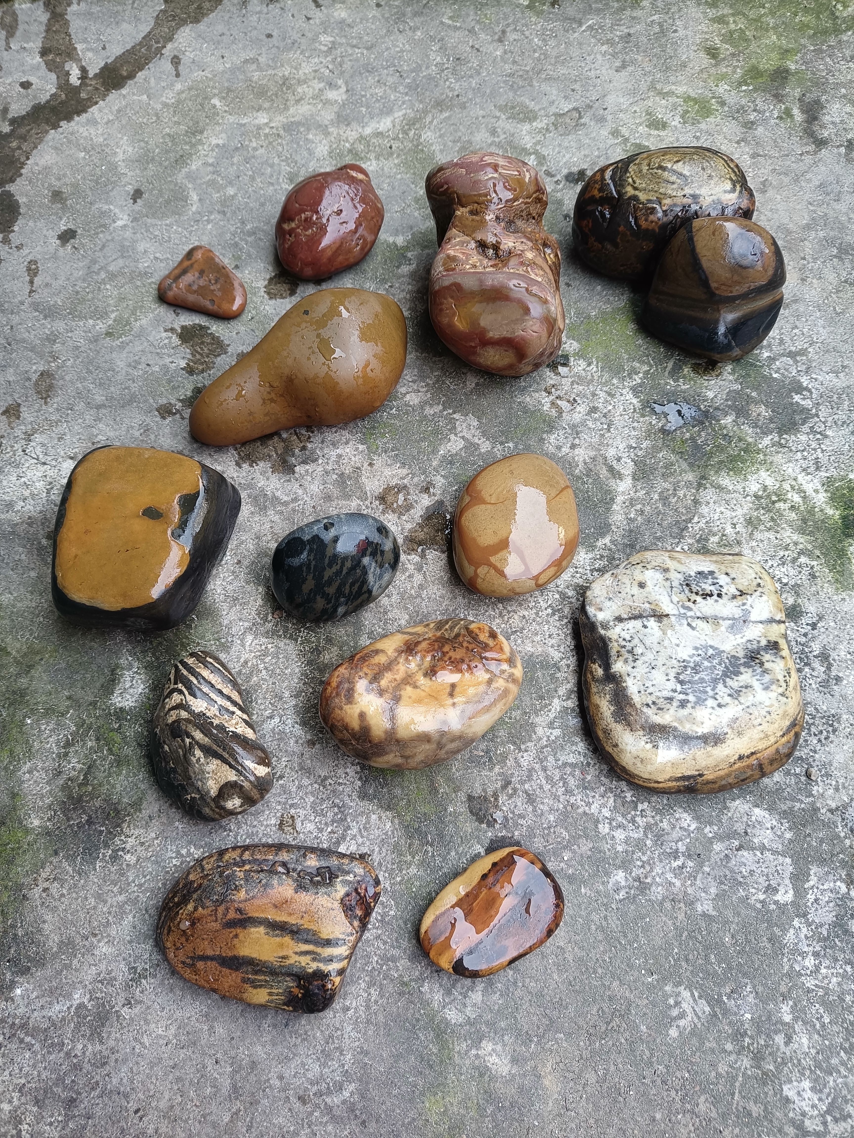 广西红水河，大湾石，石石私语。