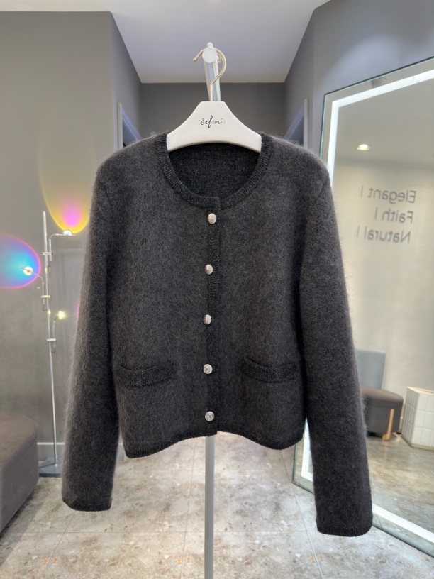 专柜2024冬款云烟灰马海毛针织衫1FA132482G