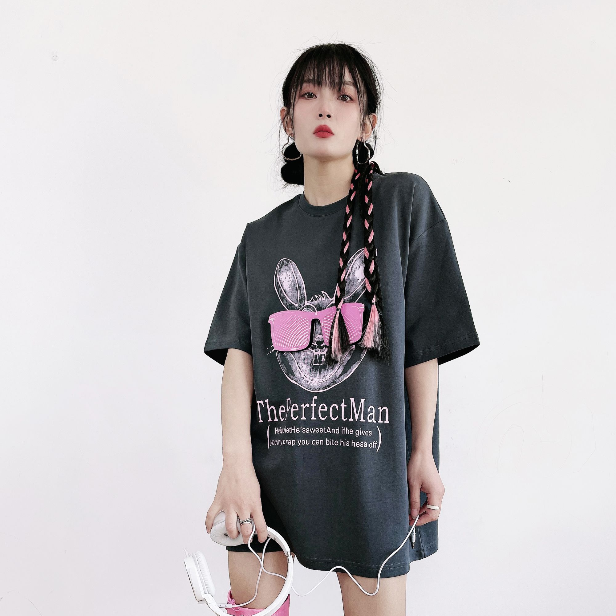 魔术贴墨镜印花兔子宽松百搭t恤女夏2024新款设计感小众短袖上衣