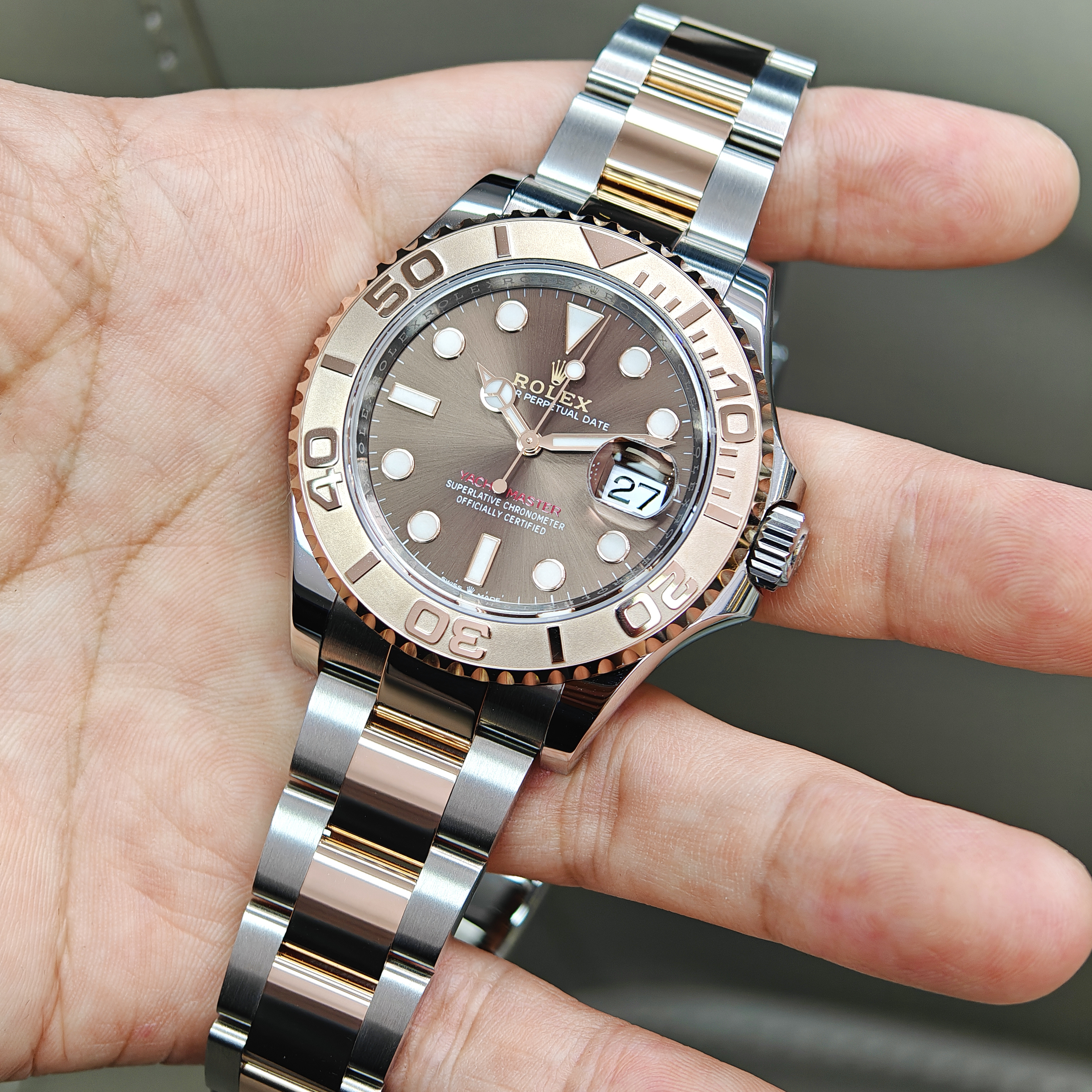 全新未使用 Rolex/劳力士 126621巧克力咖啡盘间金游艇/23年3月