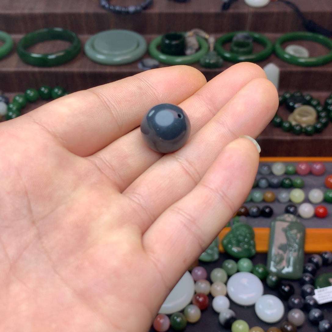 和田玉单珠未镶嵌厚**物