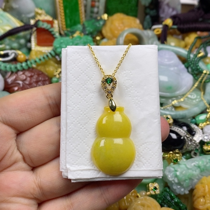 翡翠吊坠(赠链)未镶嵌