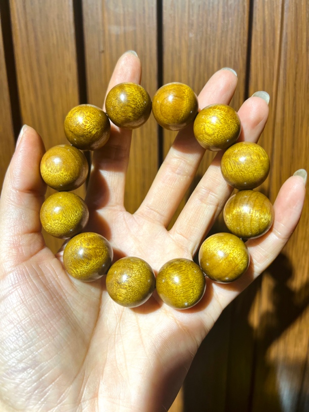 金丝楠木老料:金丝感强，楠香怡人。