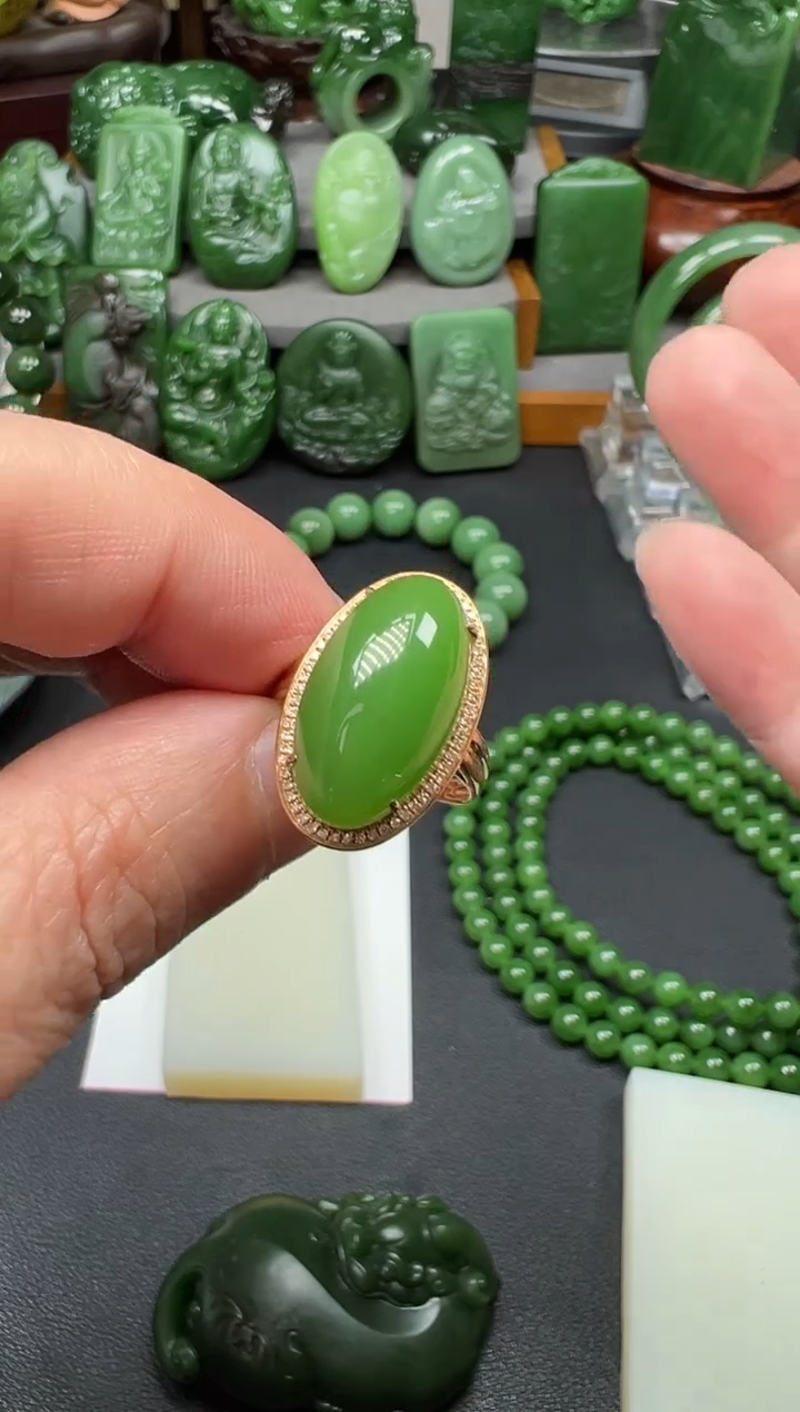 【闪购商品】和田玉（碧玉）戒指18K金镶嵌戒指乌兰海苹果绿