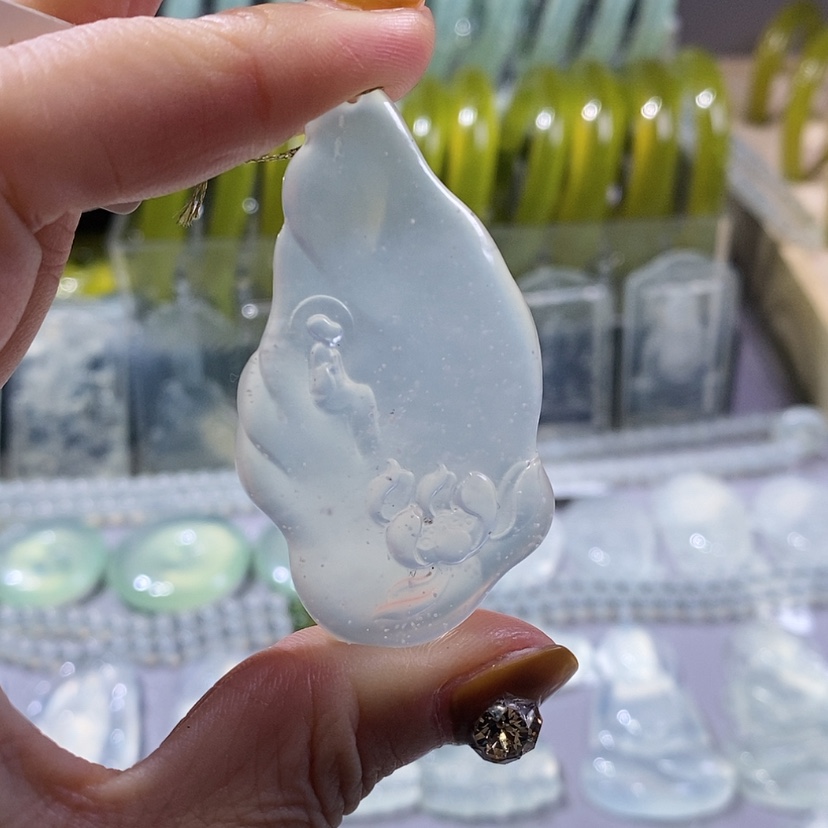 【闪购商品】蛇纹石玉颈饰未镶嵌满**情