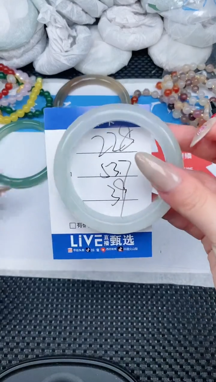 【闪购商品】石英质玉手镯未镶嵌228