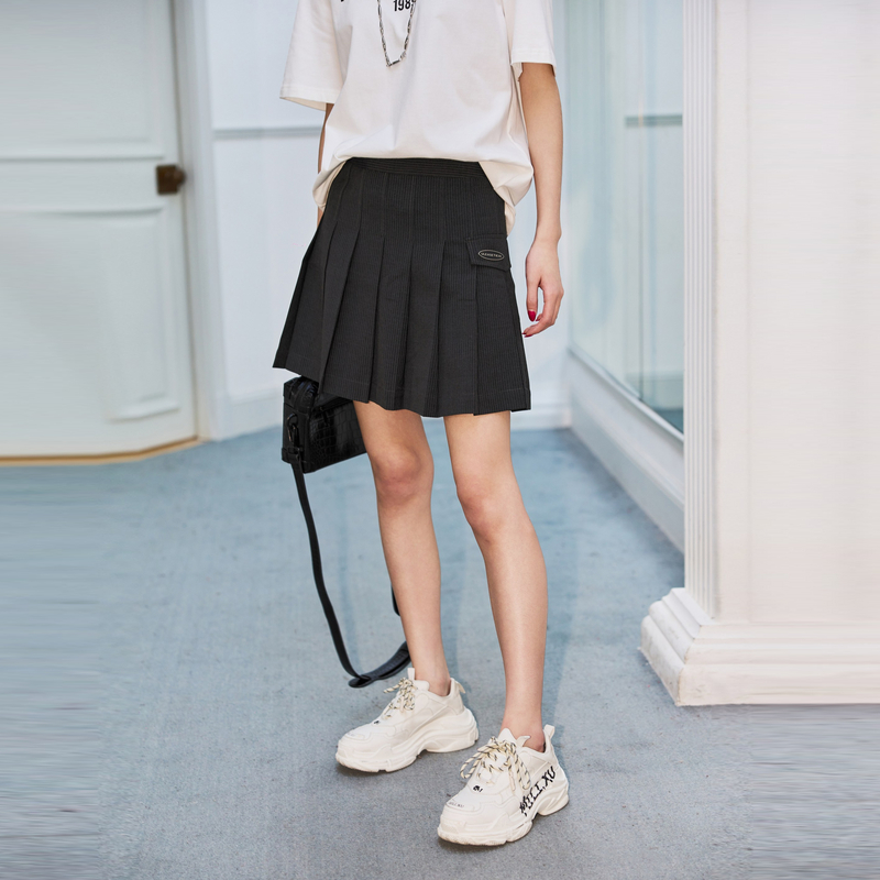 uti简约灰色百搭百褶裙女休闲短款高腰A字半身裙尤缇2024春季新款