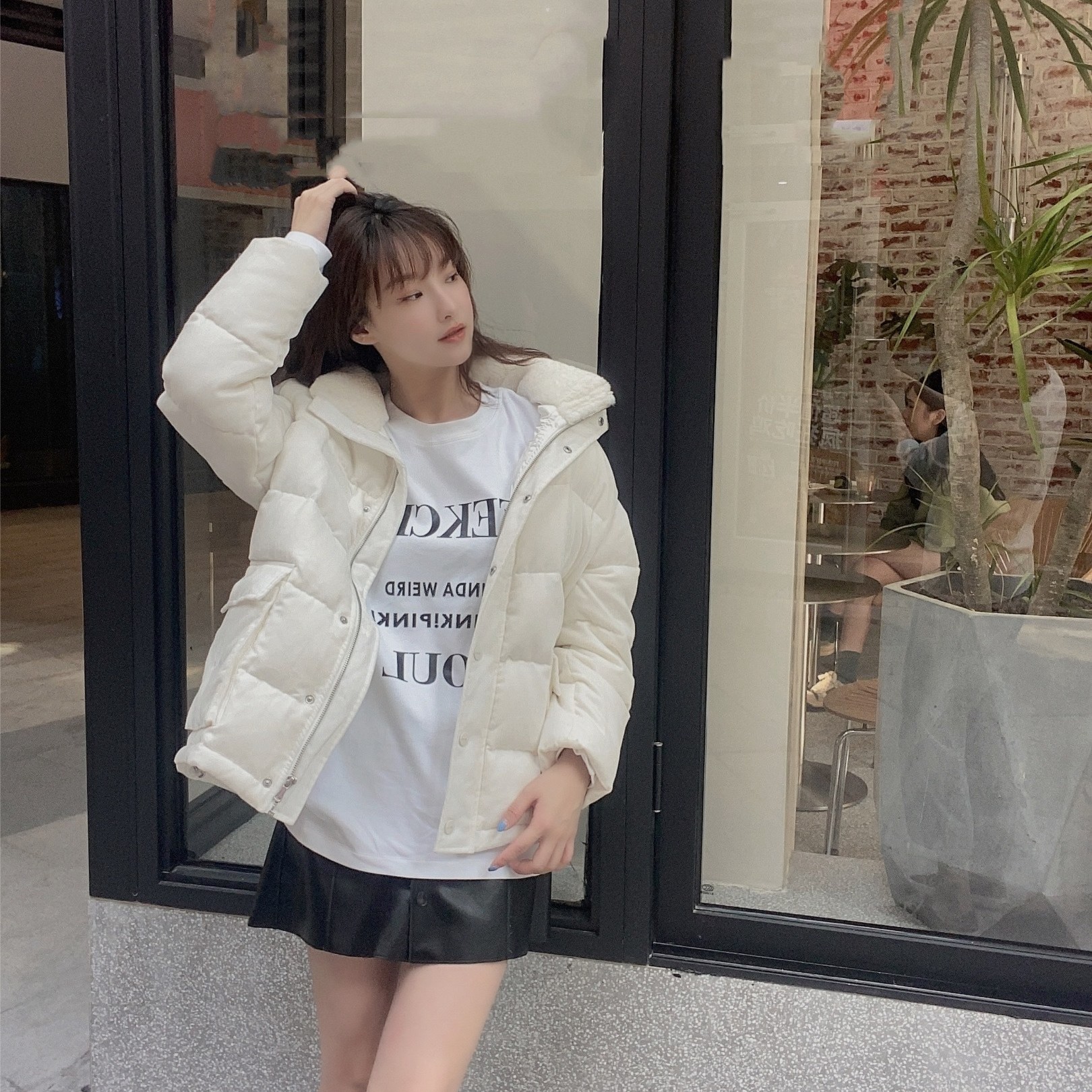 U/TI 气质阔版丝绒感白色短款李玲羽绒服