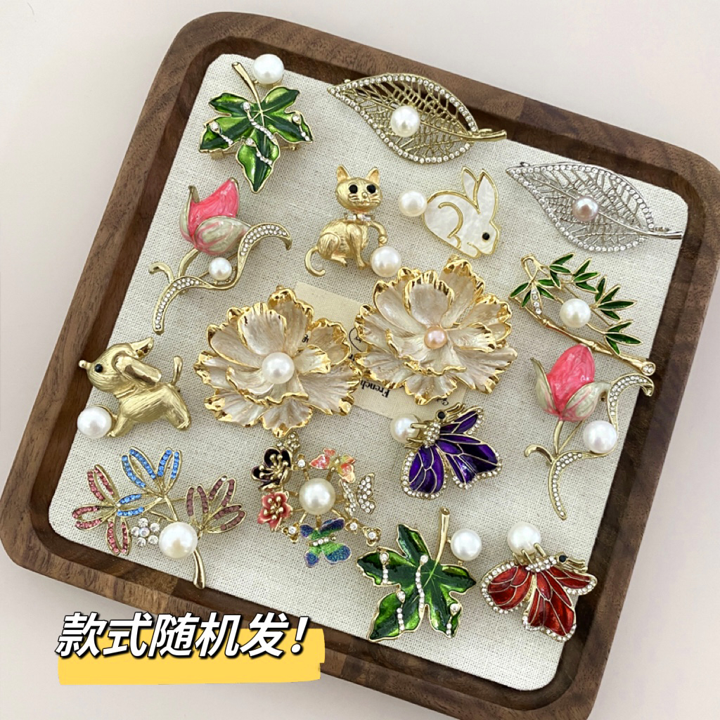 胸针一个 款式随机发