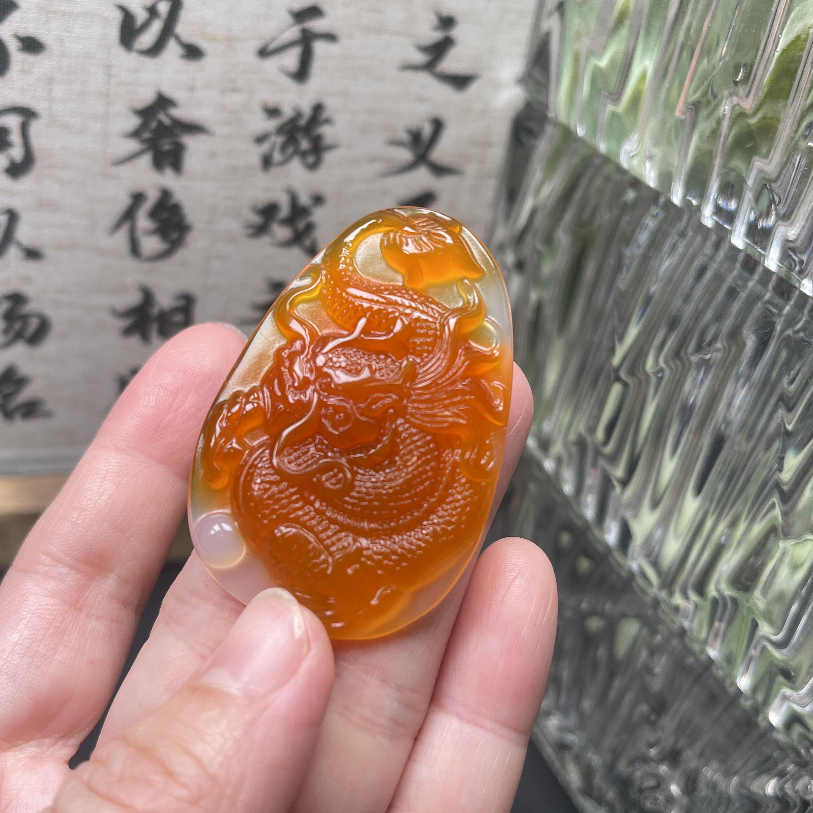 天然玛瑙俏色巧雕龙牌大吊坠龙戏珠毛衣链挂件