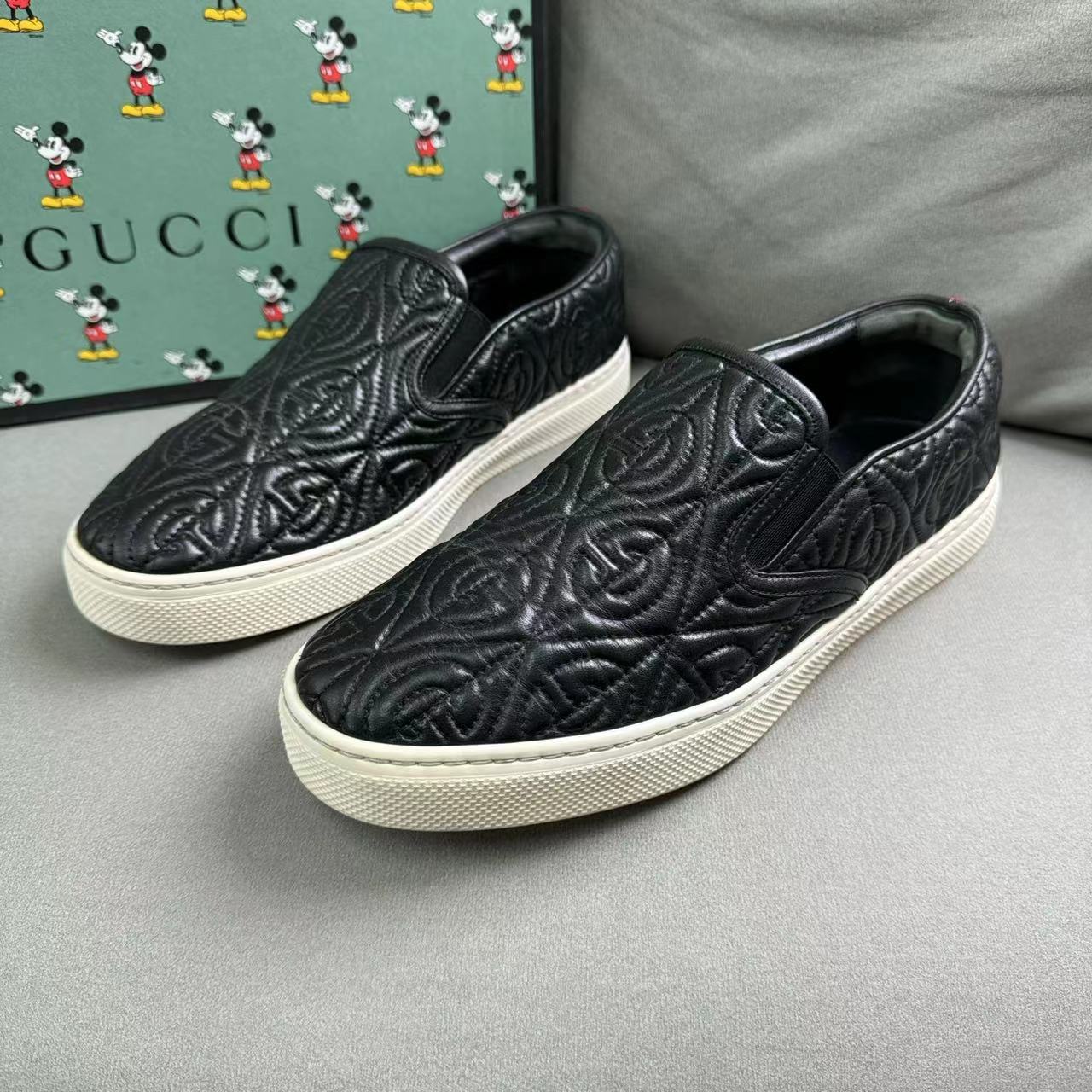 95新 GUCCI/古驰 黑色双G浮雕压纹时尚百搭一脚蹬 42码 福利款
