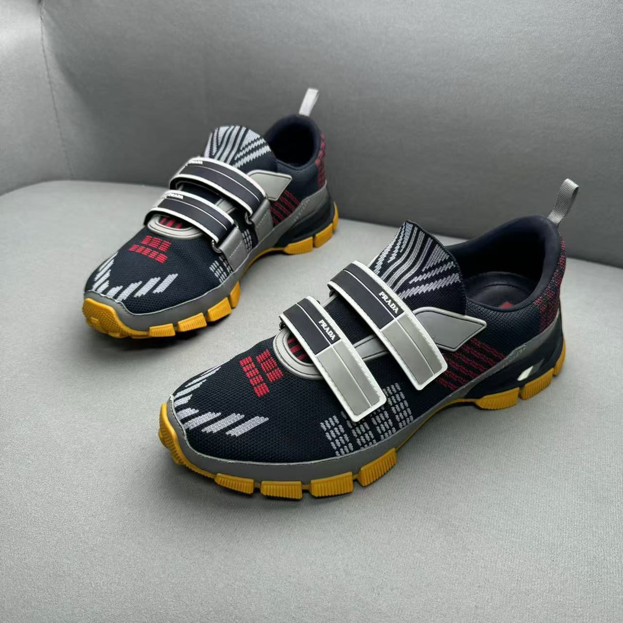 95新 Prada/普拉达 黑黄拼色网面魔术贴时尚百搭休闲运动鞋 39码