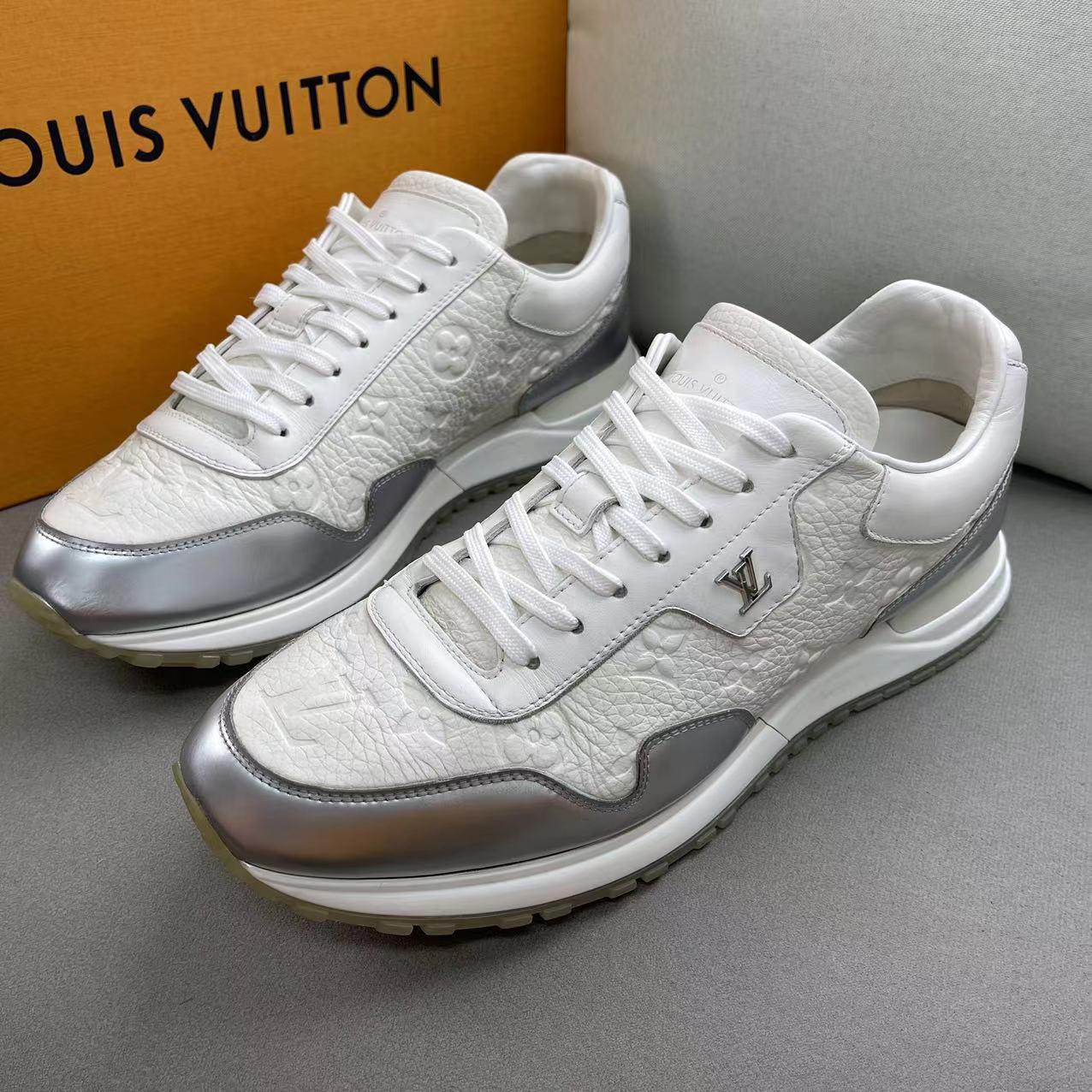 LouisVuitton/路易威登白银浮雕老花时尚百搭运动鞋 41.5码/96新