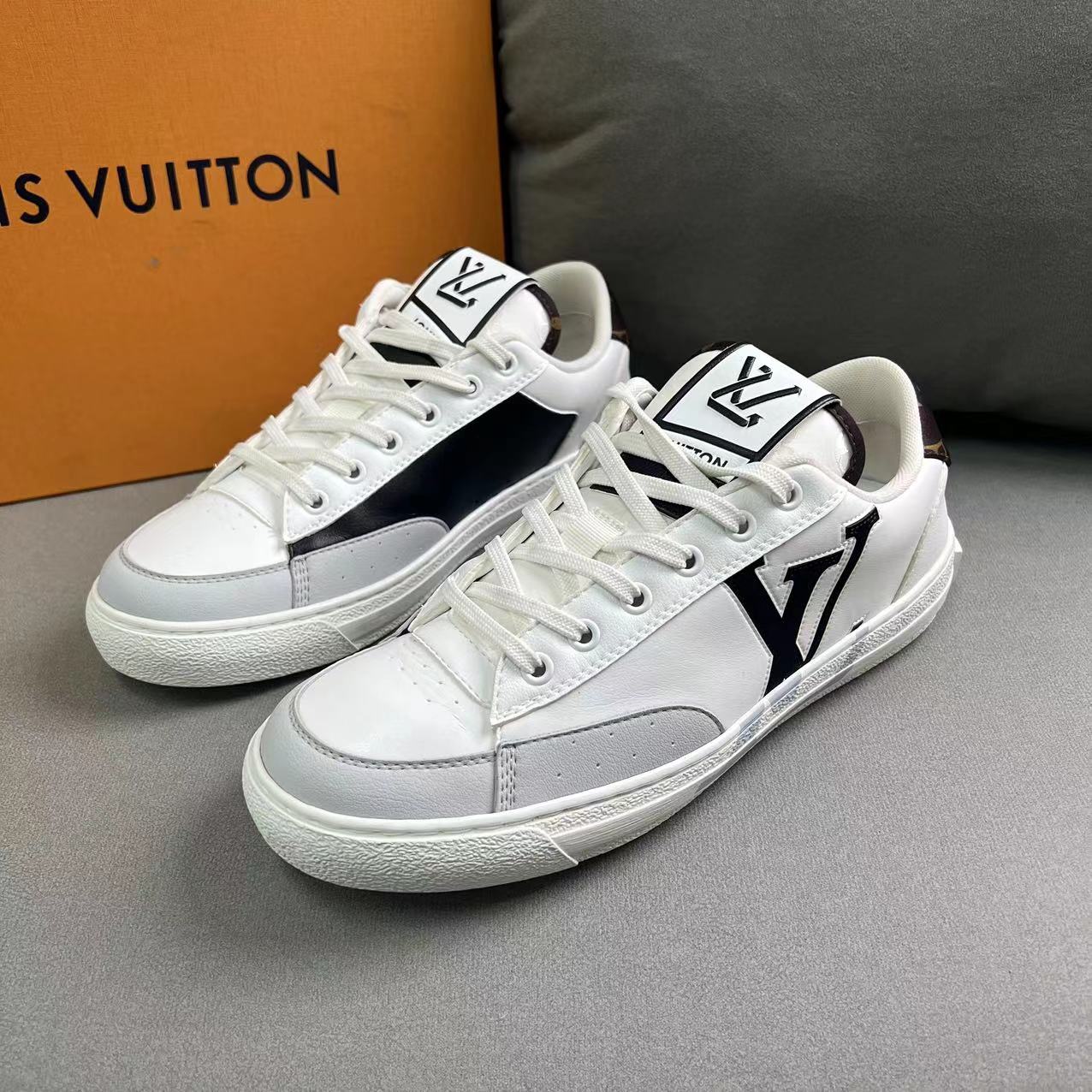 LouisVuitton/路易威登白黑拼接低帮错位logo板鞋 97新/39.5 42码