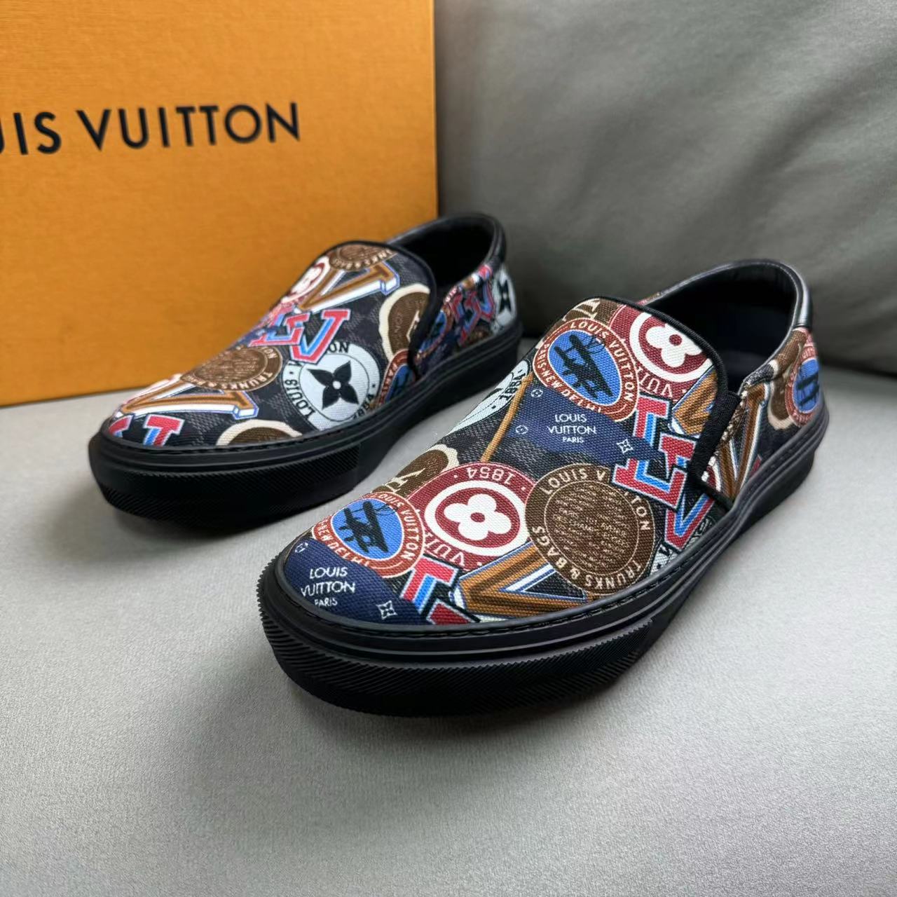 全新未使用 LouisVuitton/路易威登 黑色涂鸦印花一脚蹬 40.5码